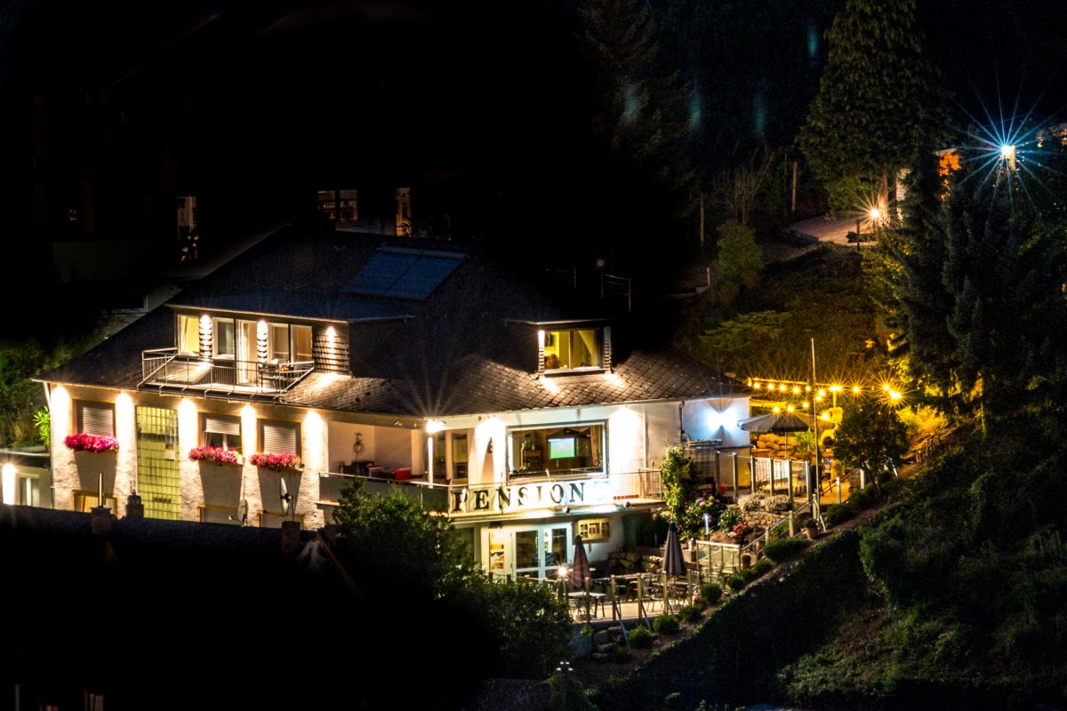 Villa Tummelchen Hotel Pension in Cochem an der Mosel bei Nacht